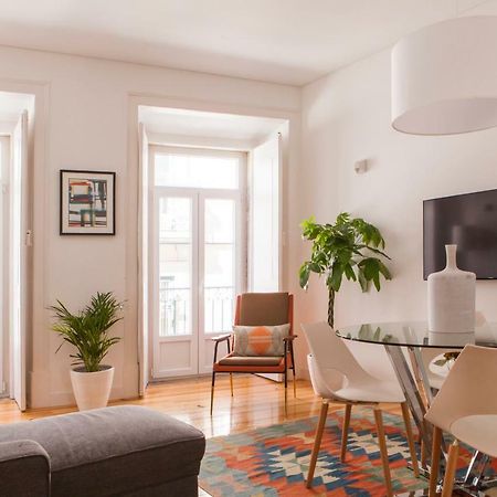 Cozy 1St Floor Flat Central Chiado District With Balconies And Ac 19Th Century Building ลิสบอน ภายนอก รูปภาพ