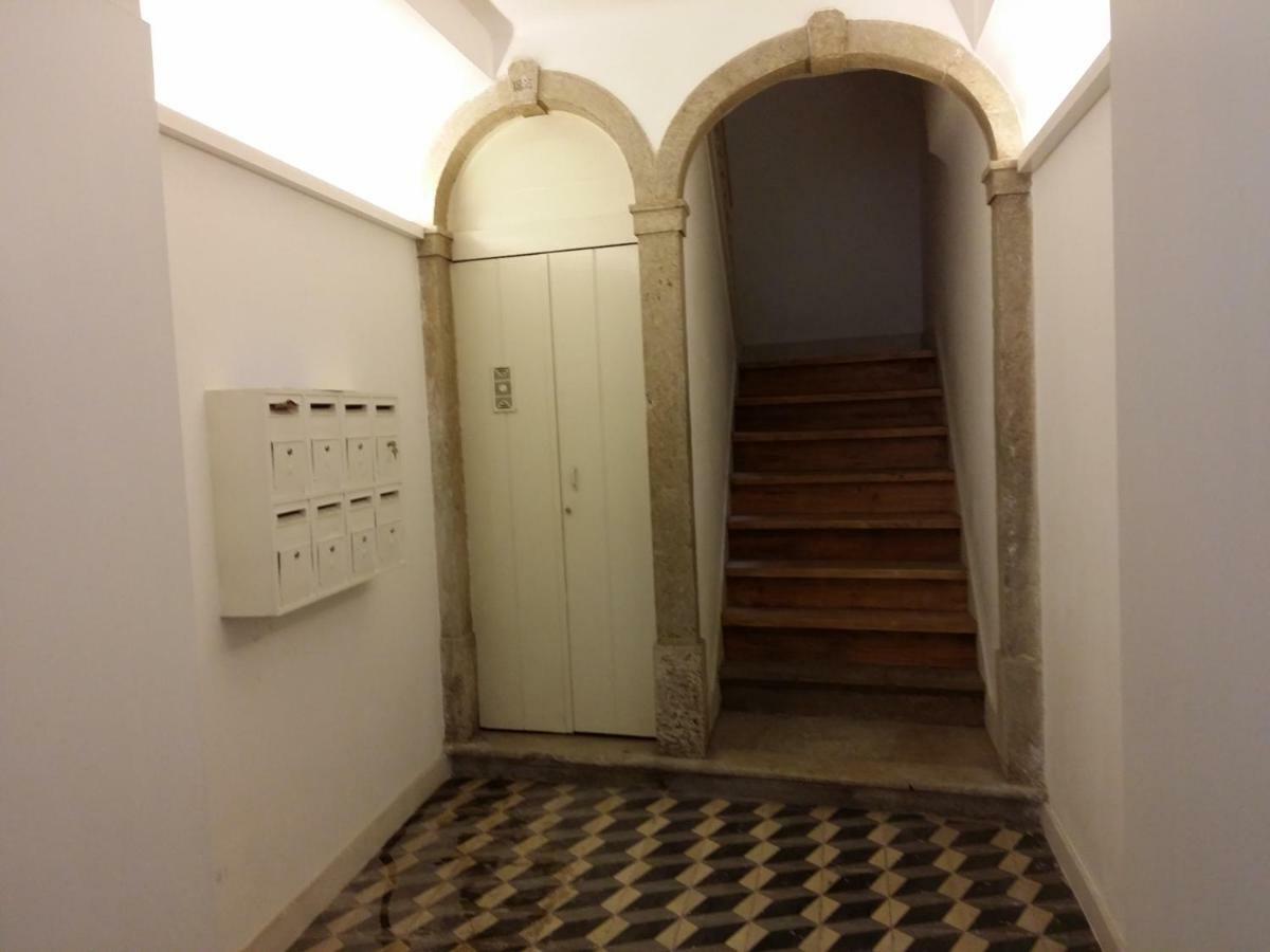 Cozy 1St Floor Flat Central Chiado District With Balconies And Ac 19Th Century Building ลิสบอน ภายนอก รูปภาพ