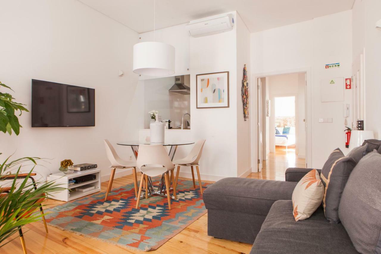 Cozy 1St Floor Flat Central Chiado District With Balconies And Ac 19Th Century Building ลิสบอน ภายนอก รูปภาพ