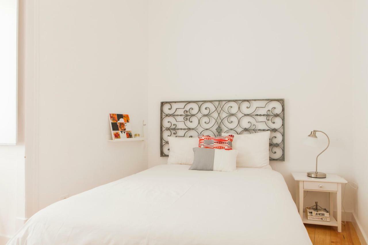 Cozy 1St Floor Flat Central Chiado District With Balconies And Ac 19Th Century Building ลิสบอน ภายนอก รูปภาพ