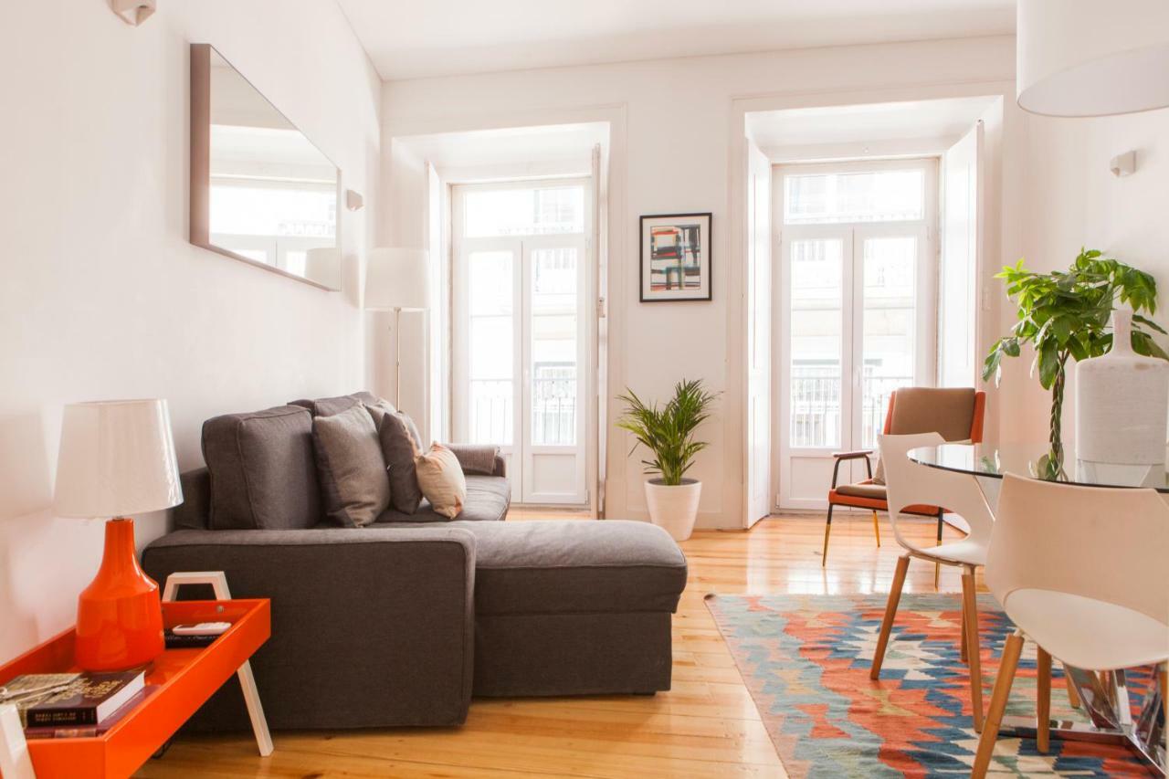 Cozy 1St Floor Flat Central Chiado District With Balconies And Ac 19Th Century Building ลิสบอน ภายนอก รูปภาพ