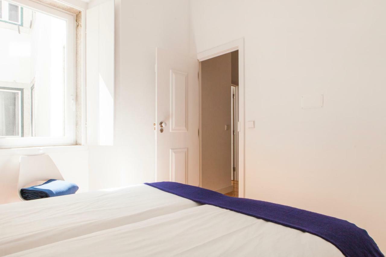Cozy 1St Floor Flat Central Chiado District With Balconies And Ac 19Th Century Building ลิสบอน ภายนอก รูปภาพ