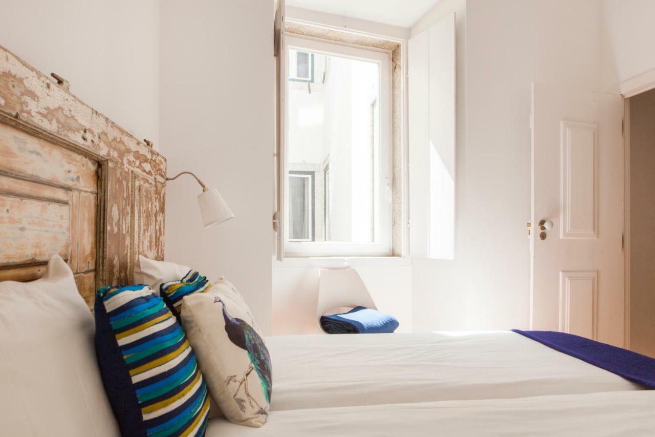 Cozy 1St Floor Flat Central Chiado District With Balconies And Ac 19Th Century Building ลิสบอน ภายนอก รูปภาพ